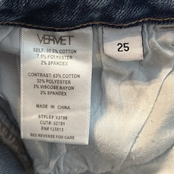 Vervet Asymmetrical Waist Two Toned Distressed Crop Jeans Size 25 - Picture 10 of 12